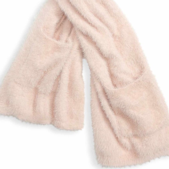 Leith Pocket Detail Eyelash Scarf- Blush - Picture 2 of 2